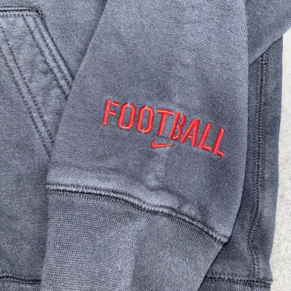 Nike Football Hoodie Boys XL 18-20 Black Red Embroidered Swoosh Pullover Logo